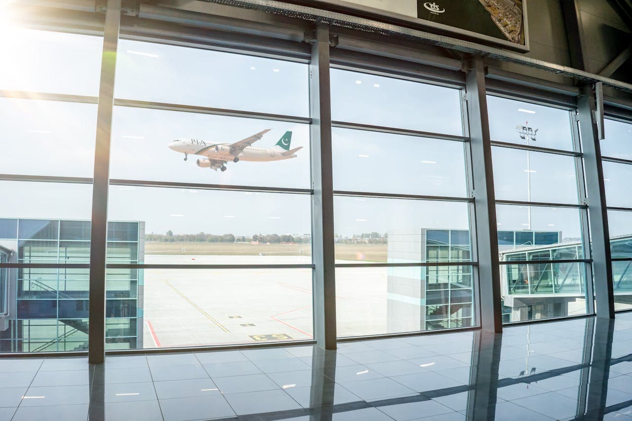 Aeropuerto de Bilbao (BIO): Guía Completa de Compensación por Vuelo — Reclama hasta 600 €